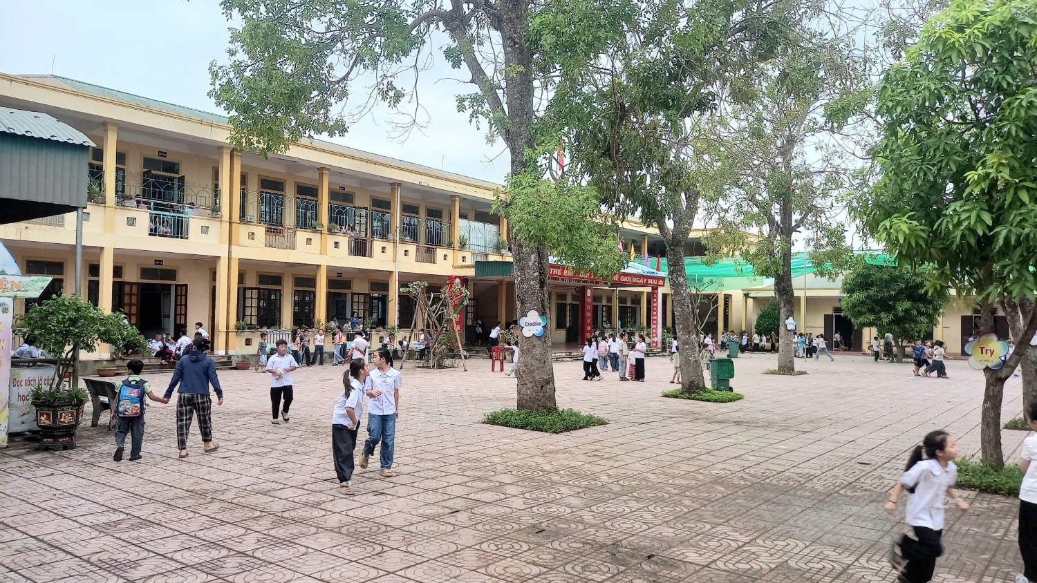 Hình ảnh sân trường ngày tựu trường