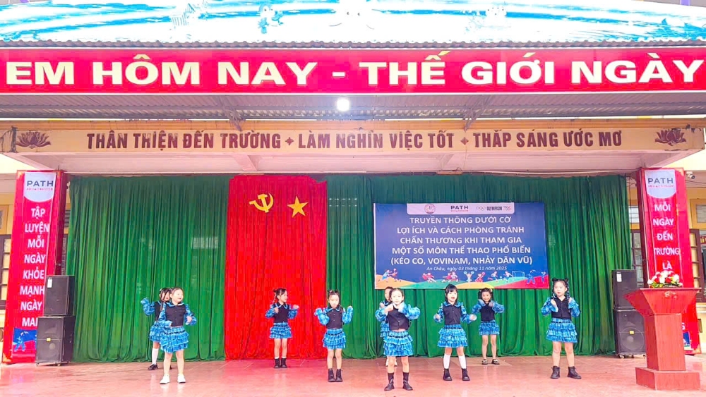 Tiết mục vô cùng mãn nhãn của các bạn lớp 2D 