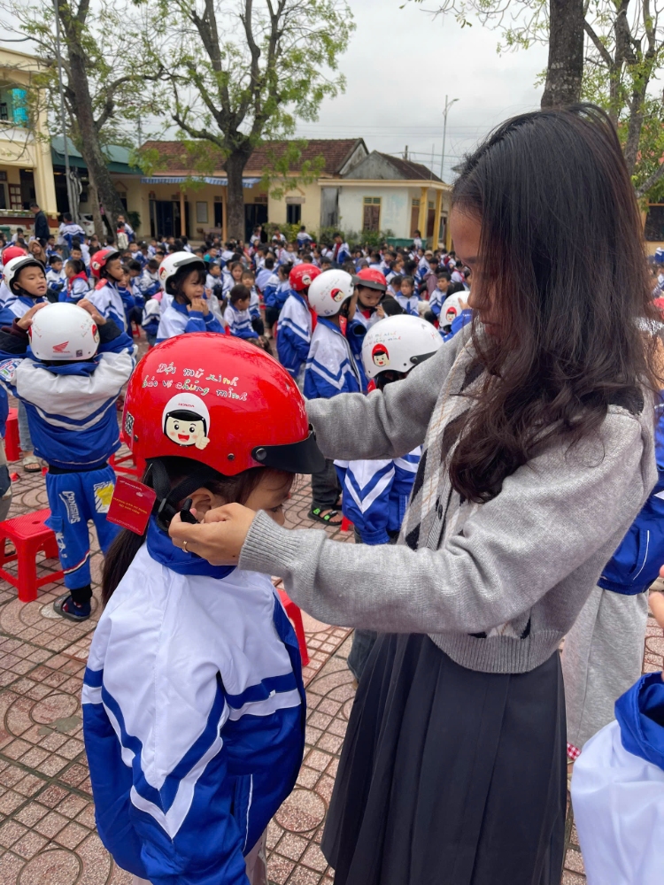 Cô giáo như mẹ hiền